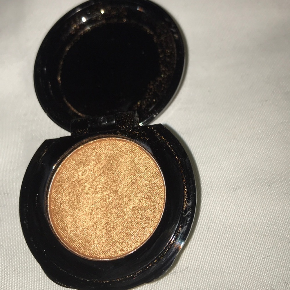 Eyeshadow - Picture 2 of 4